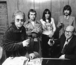 Dick James, Steve Brown, Elton John, Bernie y Nigel