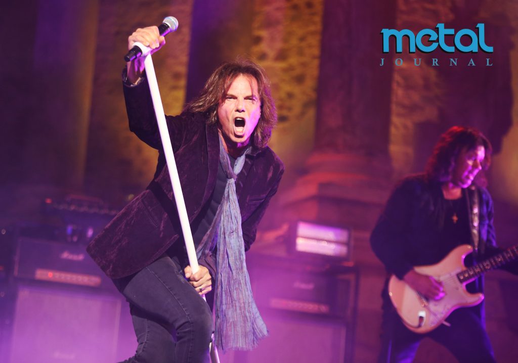 Europe abre la cápsula del tiempo en el imponente Teatro Romano de ...