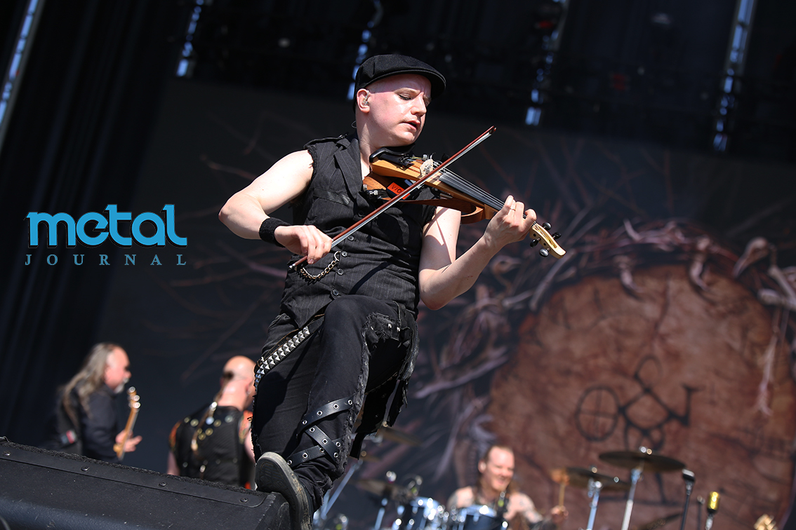 korpiklaani - barcelona rock fest 2024 - metal journal pic 4