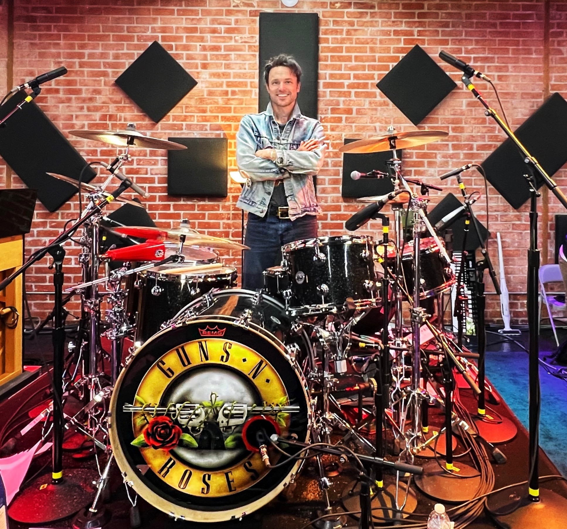 guns n roses isaac carpenter pic 1